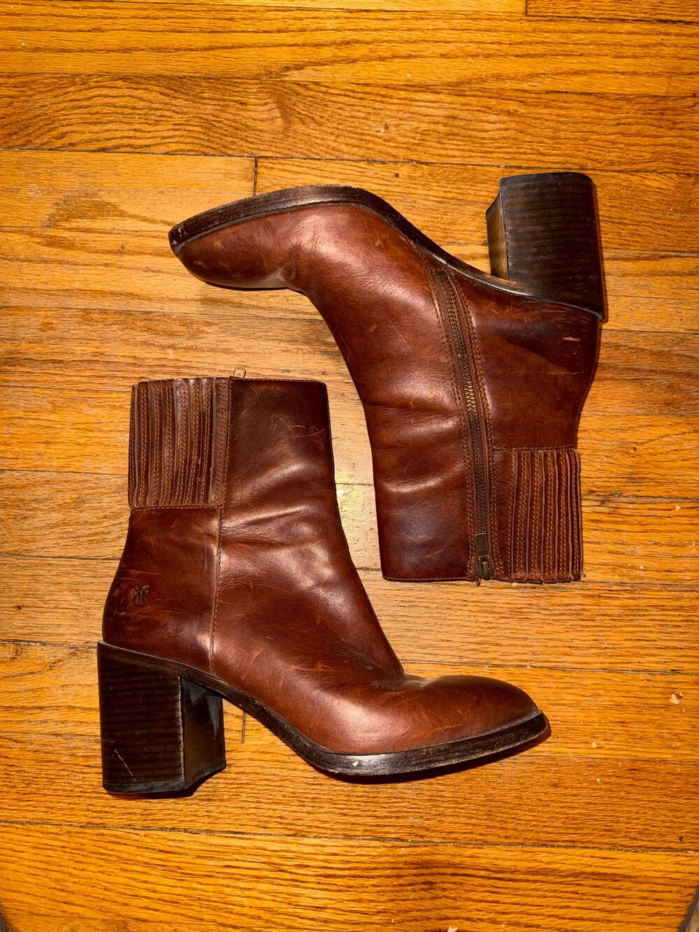 Frye Pia Chelsea Short Brown Leather Block Heeled Zip Up Ankle Boots Women’s 9.5